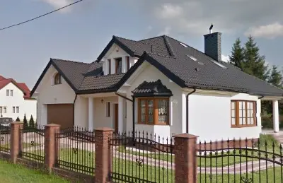 Zacisze — realizacje 32